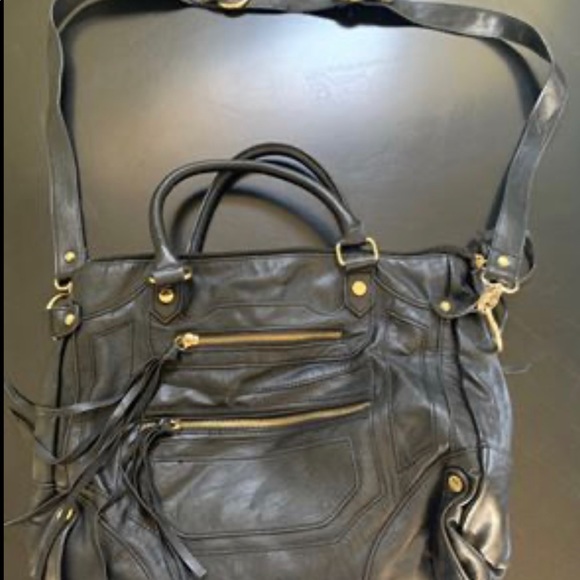 Steve Madden Handbags - Steve Madden Black Zippered Purse